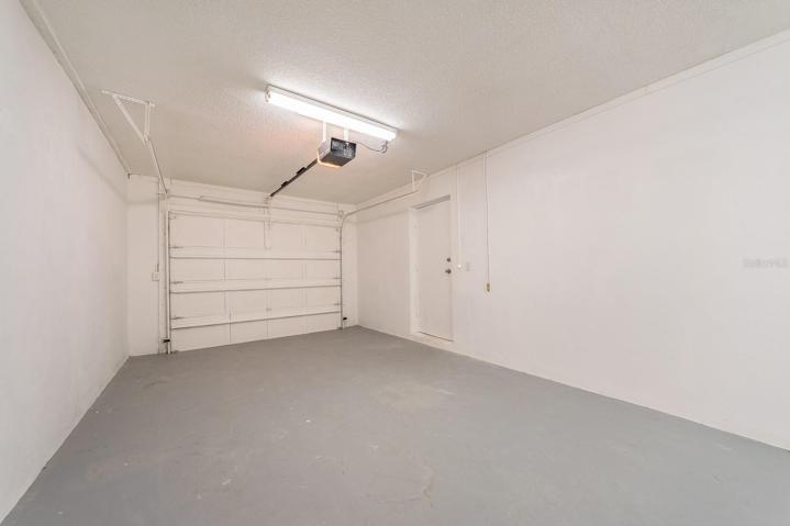 SPACIOUS 1 CAR GARAGE