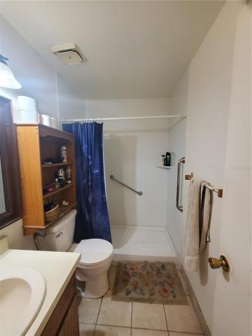 Full Bathroom 1