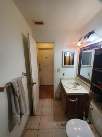 Full Bathroom 1