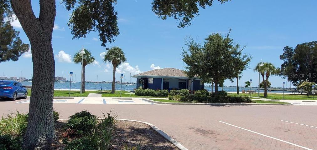 Gulfport Beach, complimentary parking