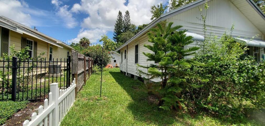 2820 Front with neighbor's white fence