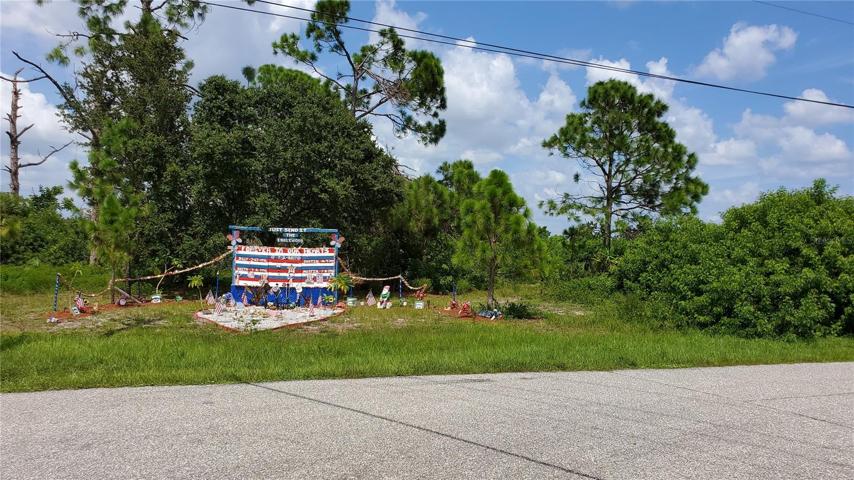 Lot is easy to find! This display can be removed by the buyer.