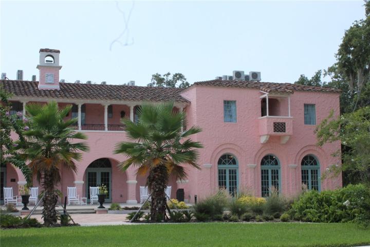 Hacienda, View to the park