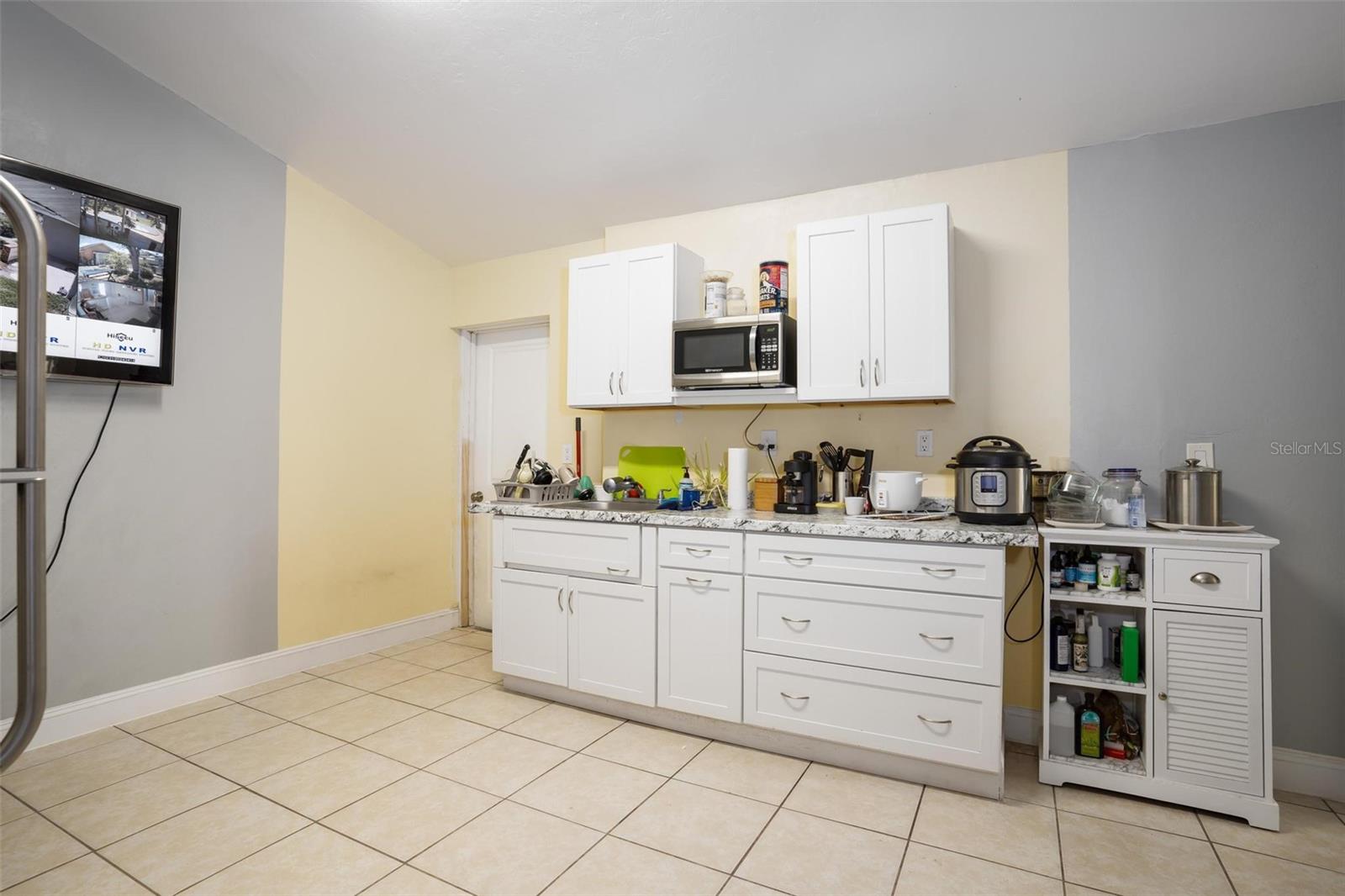 2nd kitchen/dining area