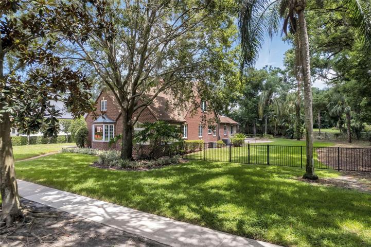 847 Park Lake Ct & Adjacent Lot