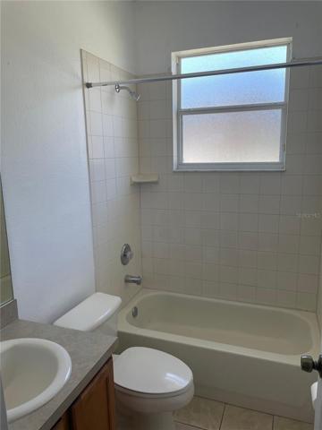 Bathroom between Bedroom 1 & 2
