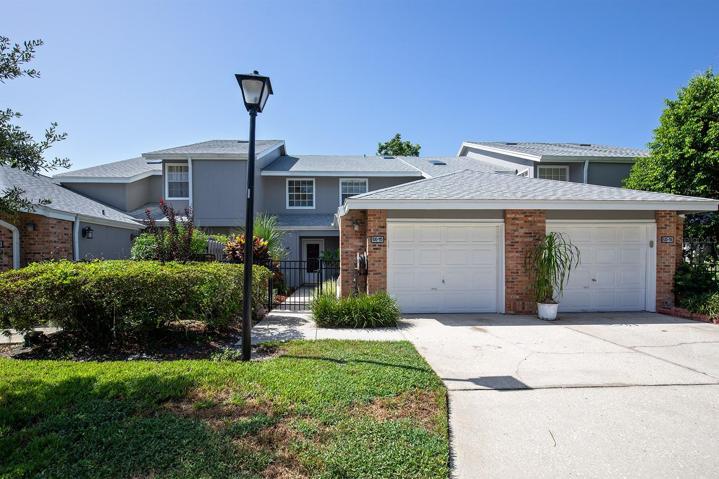 Beautiful townhouse style condo with attached 1 car garage!