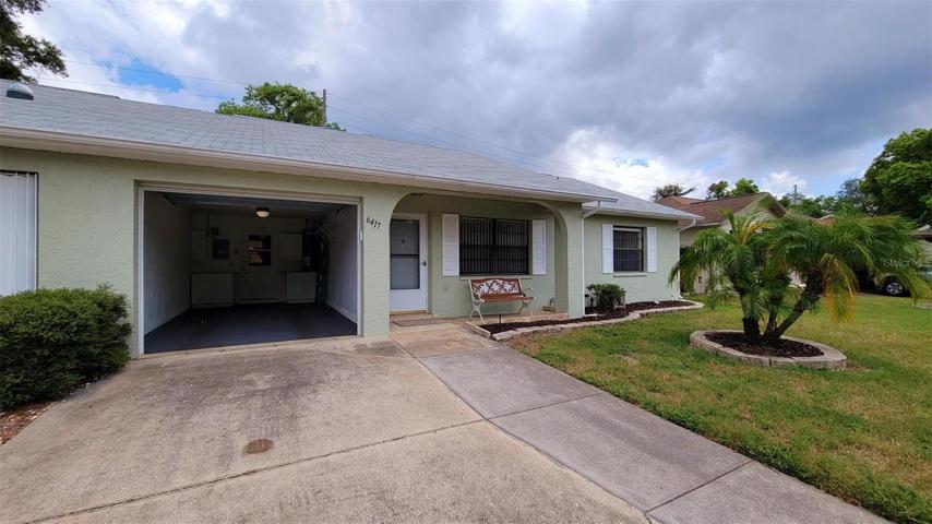 1-car garage w/door to kitchen.