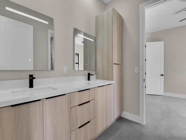Jack-n-Jill Bath