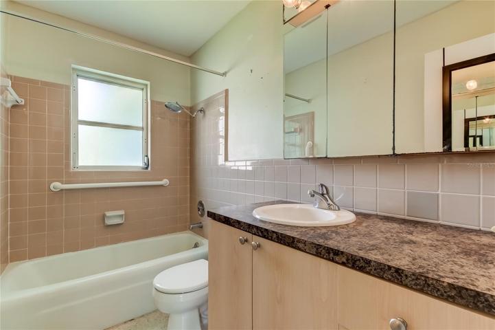 Unit 2 (West) 2BR 1BA - Bath with tub/shower