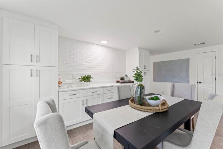 Formal Dining & Dry Bar