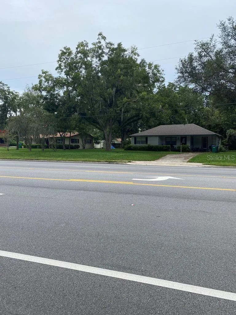 220 feet frontage on heavily traveled SR 26