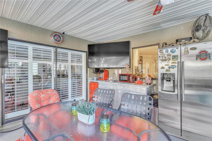 Outdoor Kitchen