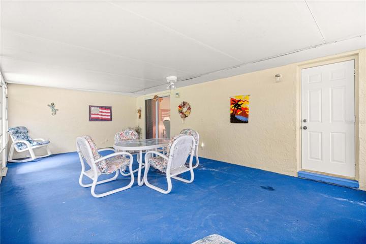 Oversized Screened Lanai