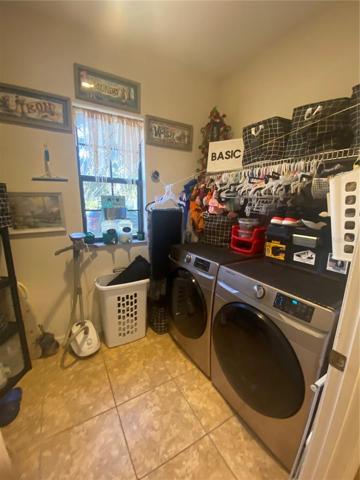 LAUNDRY ROOM !