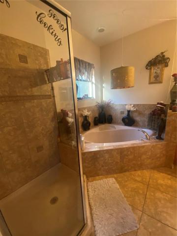 MASTER BATHROOM !