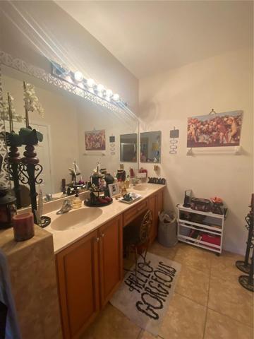 MASTER BATHROOM !