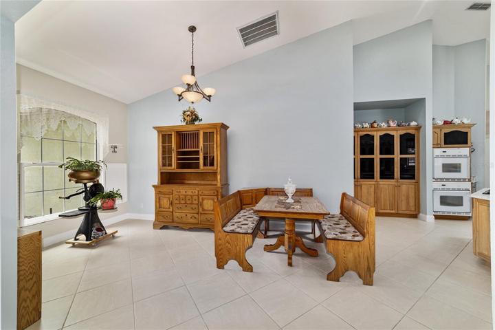 LARGE DINING ROOM