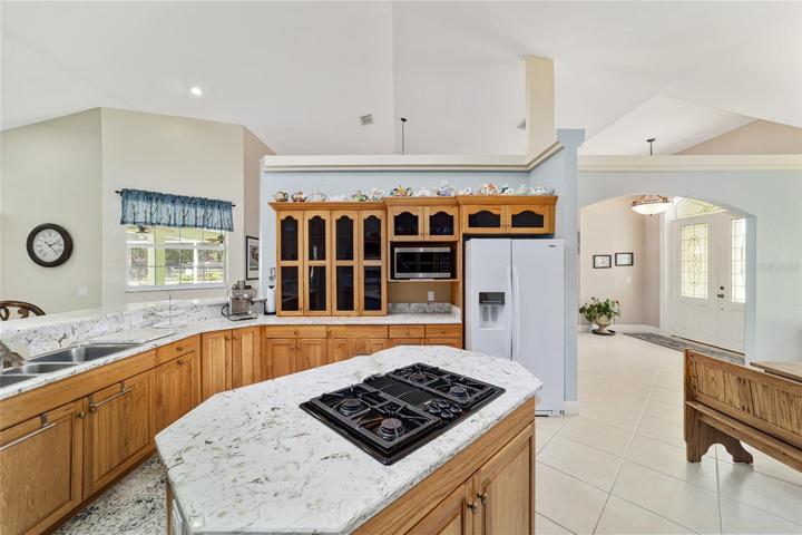 LARGE KITCHEN