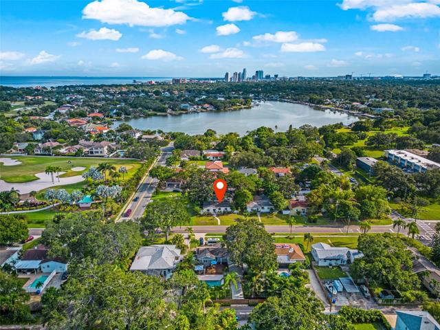 Minutes to Coffee Pot Bayou, Snell Isle and Downtown St Petersburg