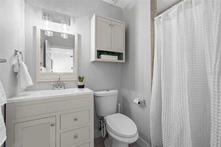 Primary en suite bath
