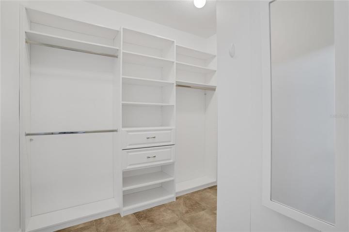 california closet in master