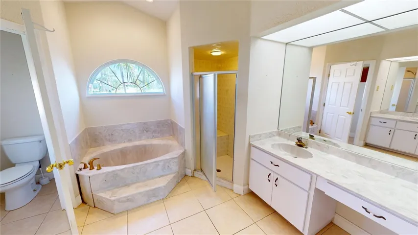 Master Bath w/Vanity Sink/Shower