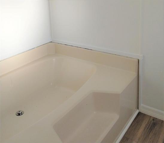 Master Garden Tub