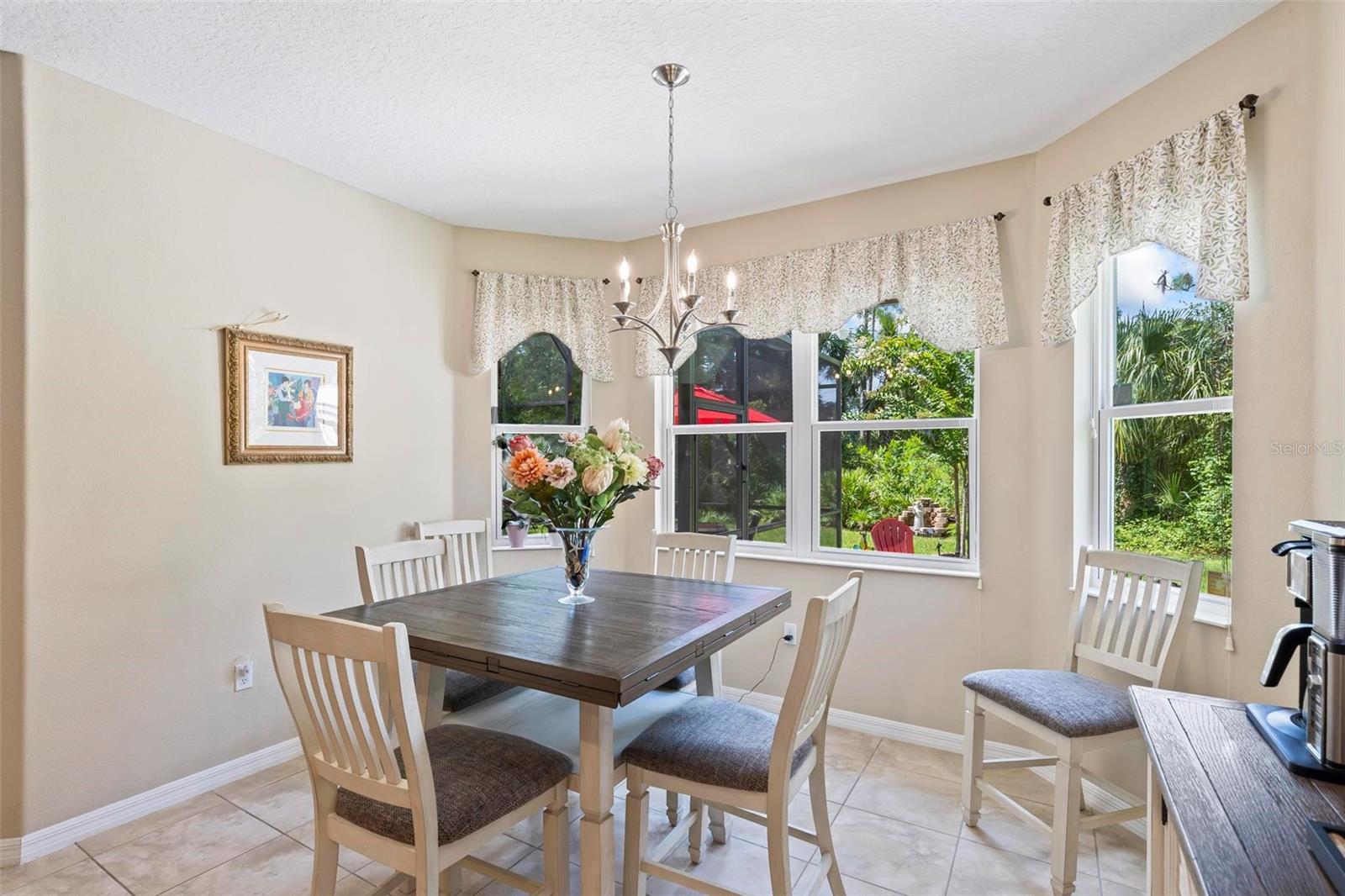 eat in kitchen- dining room