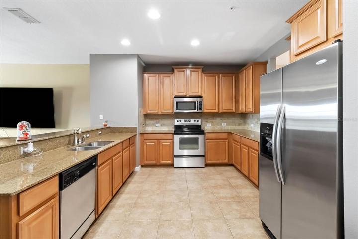 All stainless steel appliances, flat top range, 42" Cabinets!