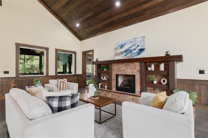 Gas fireplace in sitting area