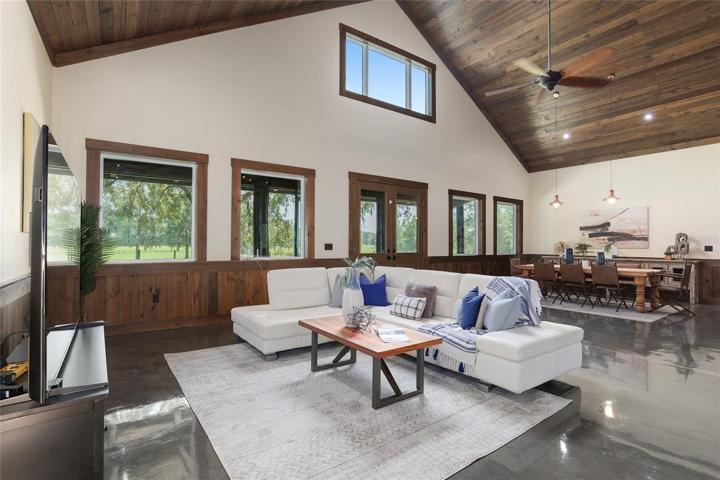 Living/dining room vantage point