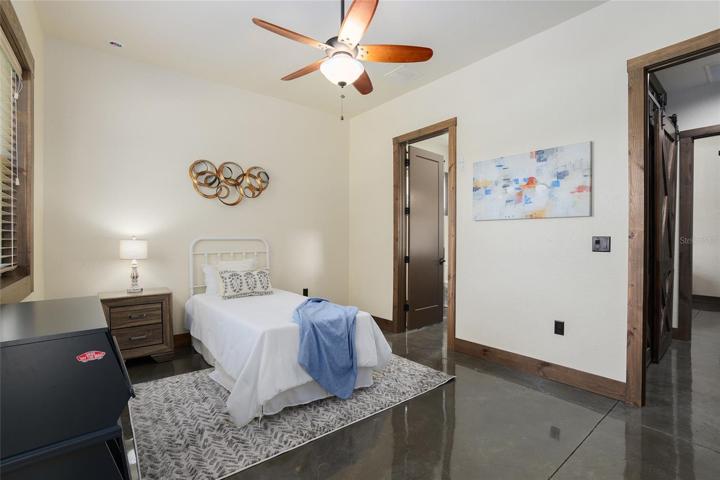 Guest bedroom #1