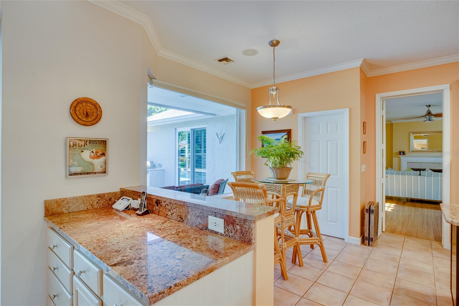 Dinette/breakfast nook