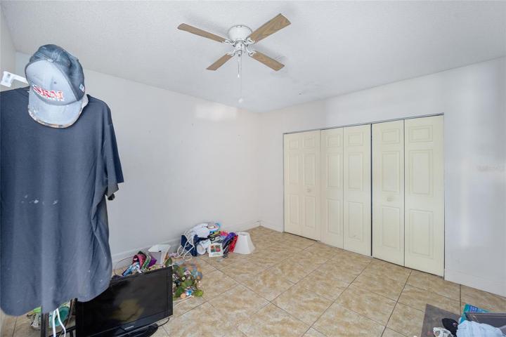 4th Bedroom/Converted garage room