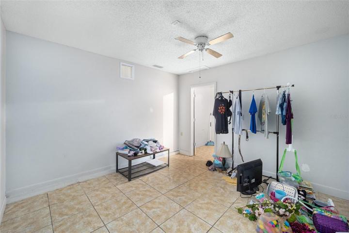 4th Bedroom/Converted garage room