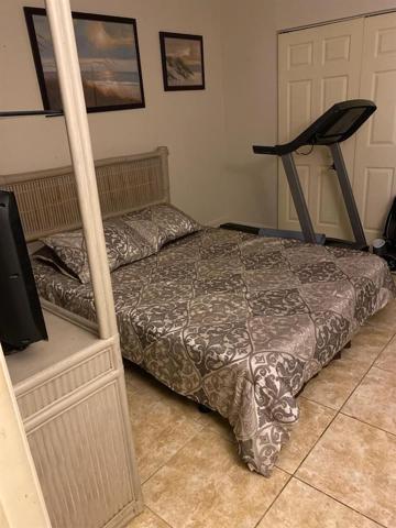 4th Bedroom/Converted garage room