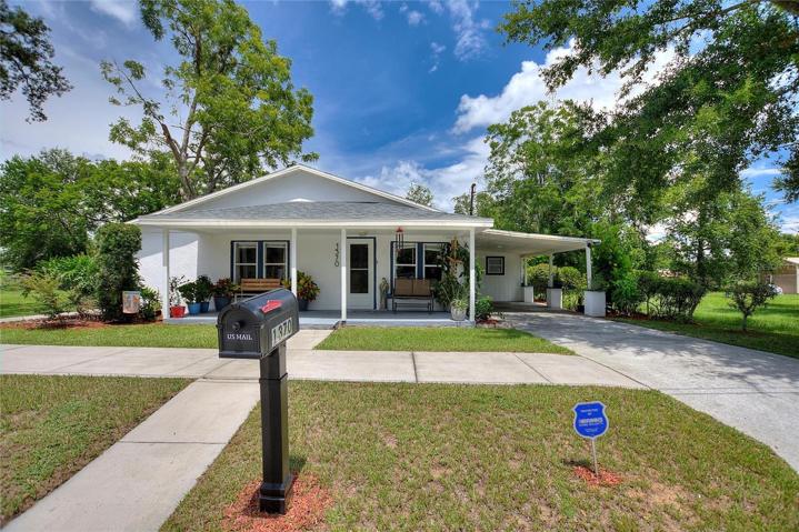 Front View of 1370 Austin street, Bartow, FL 33830. renovated in 2021 with new roof, kitchen, flooring, etc.