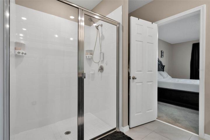 PRIMARY EN-SUITE BATH.