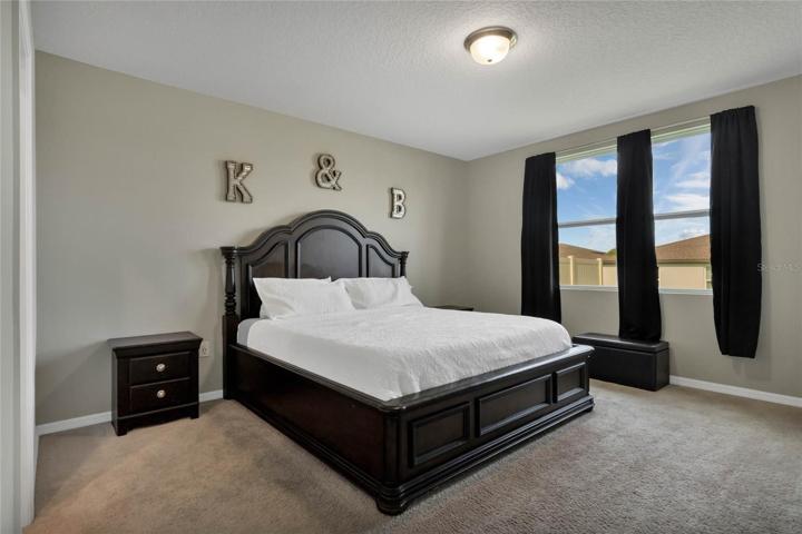 Ideal SPLIT BEDROOMS deliver a spacious PRIMARY SUITE with a WALK-IN CLOSET and private en-suite bath boasting a DUAL SINK VANITY and large walk-in shower!