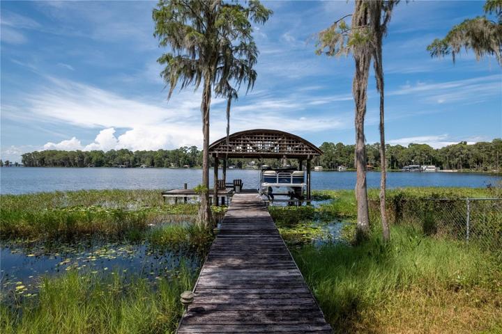 Dock, boathouse, boat lift
