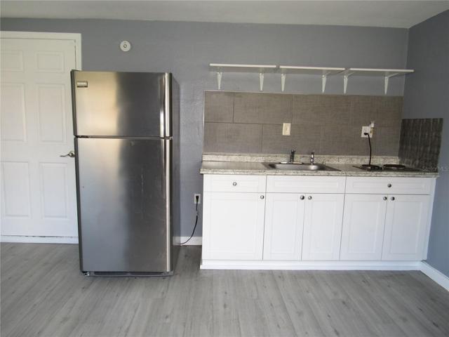 Studio Apartment/In-Law suite. Kitchenette.