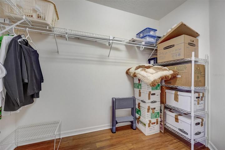 Master Bedroom Walk In Closet