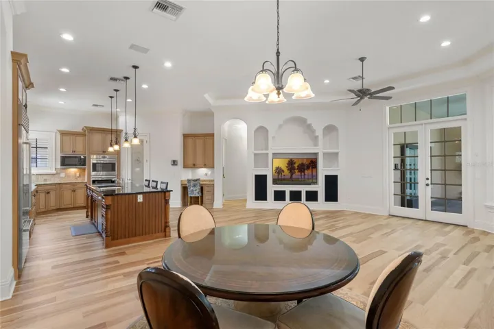 Dinette/Kitchen