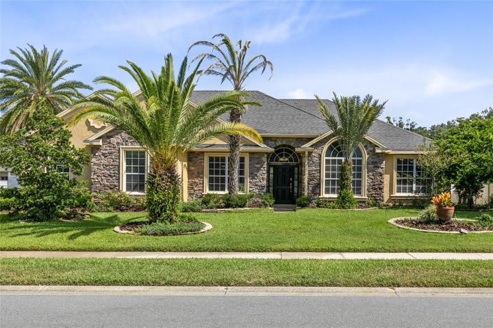Four Bedroom Three Full bathroom home blocks from Historic Winter Garden.