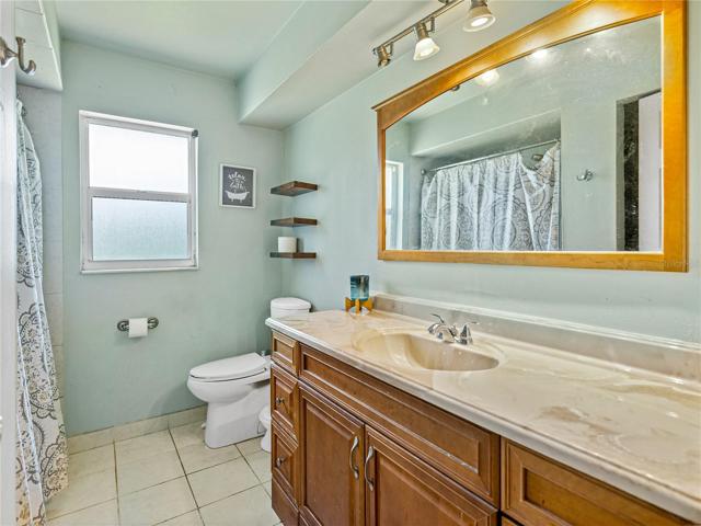 Hall Bath tub with shower