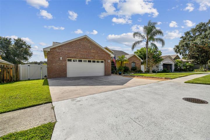 Large Driveway with Extra Pad
