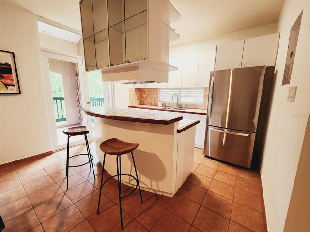 Kitchen stays with appliances