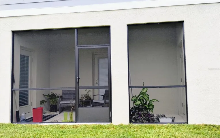 Screen In Lanai - access to patio and 2 car garage