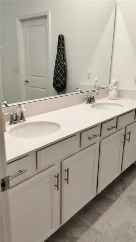 Master Bath - Double Vanity w/quartz countertops